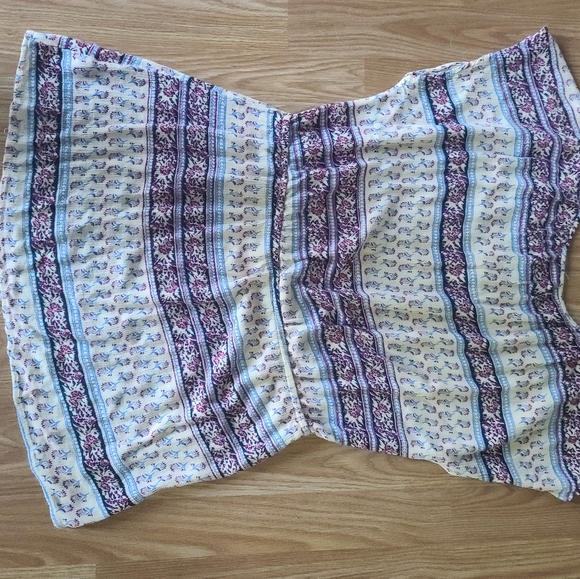Summer top... XL but fits more like a Medium - Picture 3 of 4